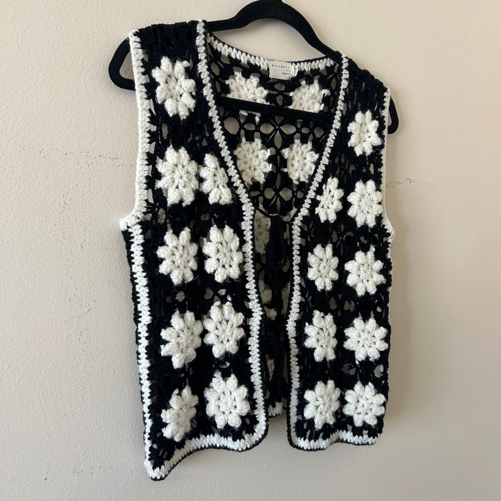 Dreamers by Debut Black White Daisy Flower Crochet‎ Vest Boho festival S/M - Picture 2 of 8